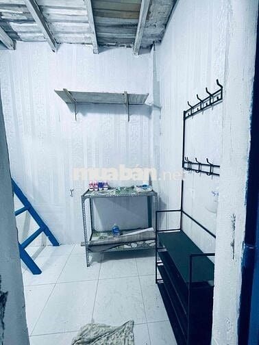có gác.bep.toilet. 1nữ. free 1xe.co may lanh.p25.binhthanh.camera an n
