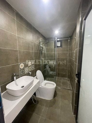 Bán nhà gần hồ Hai Bà Trưng , DT: 44m2 , xây 36m2 x 6 tầng , thang máy