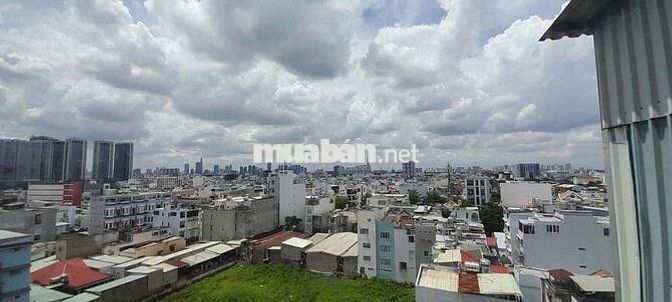 Cho thuê nguyên tầng thượng có thang máy, lối đi riêng