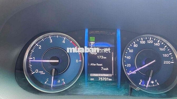 Toyota Fortuner 2.4AT 4x2 sx 2022 màu nâu xe đẹp