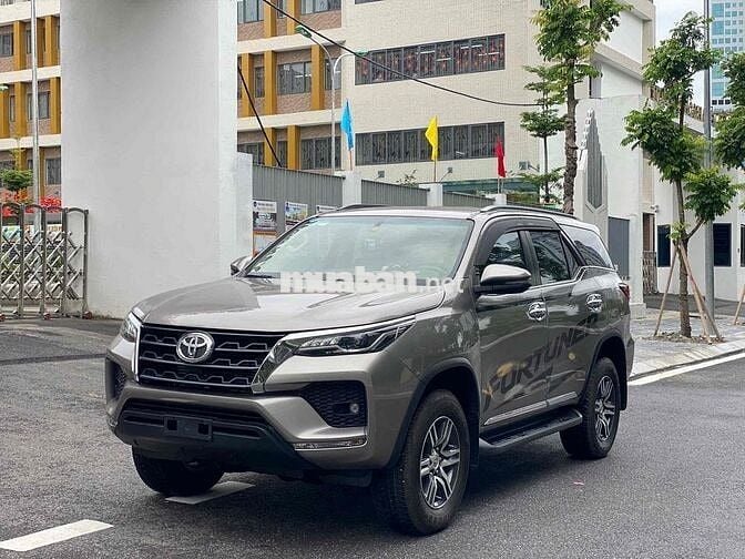 Toyota Fortuner 2.4AT 4x2 sx 2022 màu nâu xe đẹp