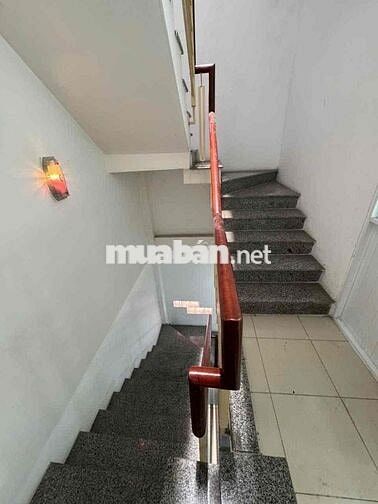 BÁN  NHÀ 4 TẦNG 1 TUM TRUNG TÂM NHA TRANG  Cách  đường 2/4, chỉ 15mét