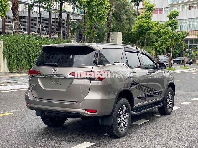 Toyota Fortuner 2.4AT 4x2 sx 2022 màu nâu xe đẹp