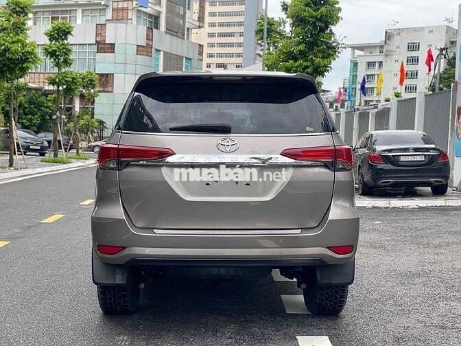 Toyota Fortuner 2.4AT 4x2 sx 2022 màu nâu xe đẹp