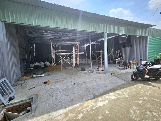 Cho thuê xưởng Phường Đông Hưng Thuận, Quận 12, DT 12x18m, giá 18tr/th
