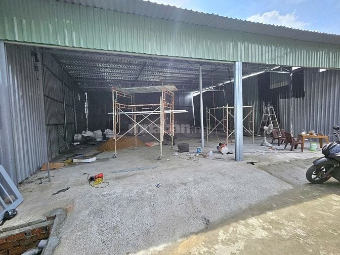 Cho thuê xưởng Phường Đông Hưng Thuận, Quận 12, DT 12x18m, giá 18tr/th