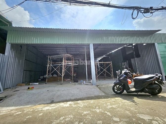 Cho thuê xưởng Phường Đông Hưng Thuận, Quận 12, DT 12x18m, giá 18tr/th