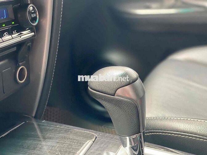 Toyota Fortuner 2.4AT 4x2 sx 2022 màu nâu xe đẹp