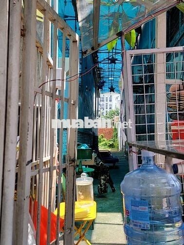 Cho thuê nguyên tầng thượng có thang máy, lối đi riêng