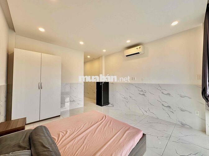 ✨CHO THUÊ CĂN HỘ 1PN TÁCH BẾP, RỘNG 40m2, MẶT TIỀN, THANG MÁY, SÁT Q1