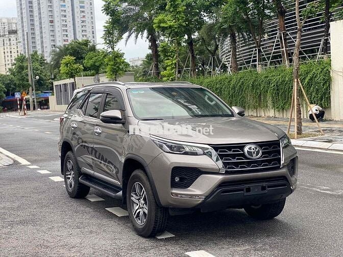 Toyota Fortuner 2.4AT 4x2 sx 2022 màu nâu xe đẹp