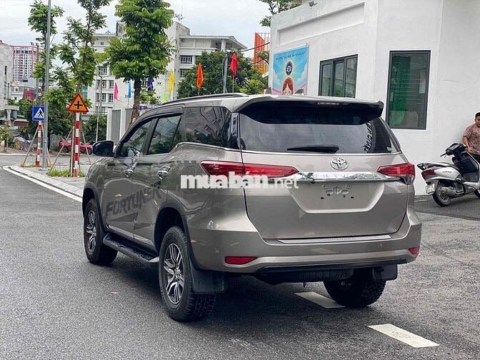 Toyota Fortuner 2.4AT 4x2 sx 2022 màu nâu xe đẹp