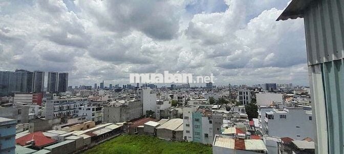 Cho thuê nguyên tầng thượng có thang máy, lối đi riêng