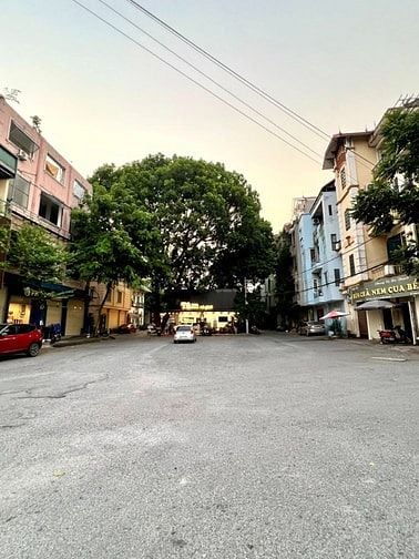  HIẾM – NHÀ NGUYỄN VĂN CỪ 2 PHÒNG NGỦ CÓ 3 TỶ MỘT TÍ GẦN Ô TÔ TRÁNH 