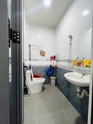 BÁN NHÀ SHR Ở GẦN NGÃ TƯ GA Q12. GIÁ : 3,65  TỈ
