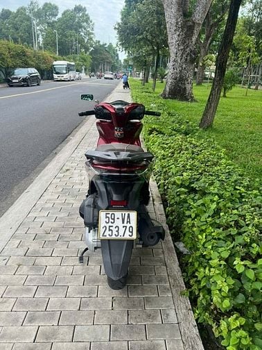 Cần bán xe Honda SH 160i ABS – màu đỏ, 2023, xe gia đình, còn mới 99%