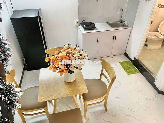 2PN Tách Bếp Cửa Sổ Rộng Thoáng, Trung Tâm Phú Nhuận.