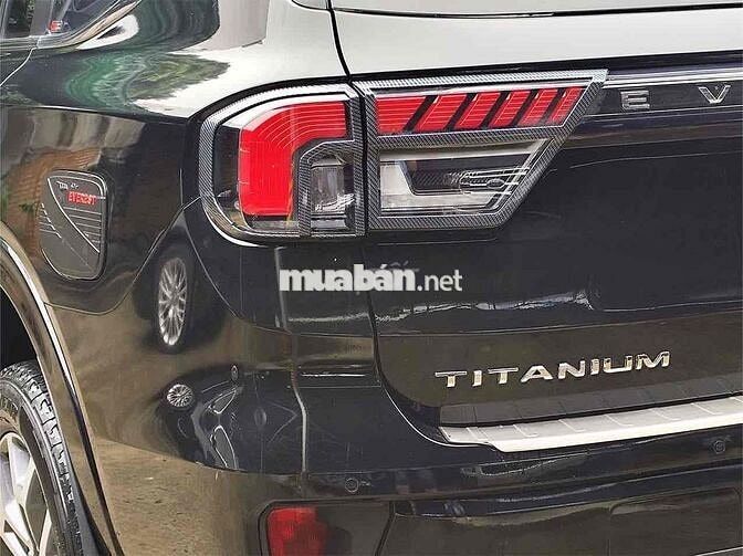 Ford Everest 2023 Titanium 2.0 AT 4x2 - 28000 km