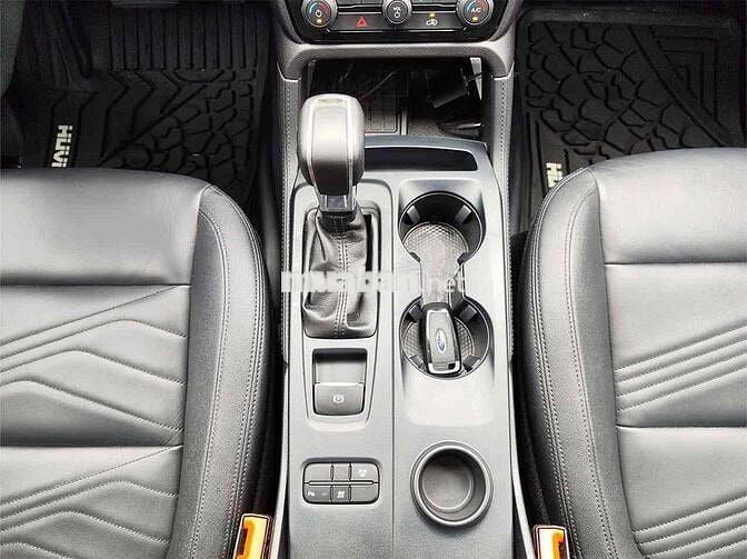 Ford Everest 2023 Titanium 2.0 AT 4x2 - 28000 km