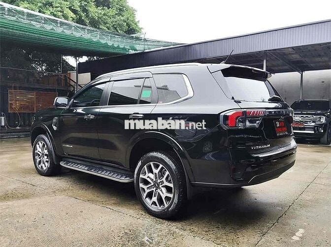 Ford Everest 2023 Titanium 2.0 AT 4x2 - 28000 km