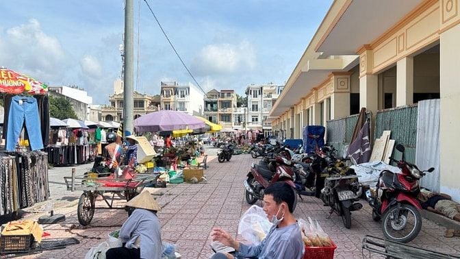 NHÀ GÓC HƠN 13M MẶT TIỀN CHỢ BÁCH HOÁ TỔNG HỢP - CHỢ CÁI VỒN, VĨNH LON