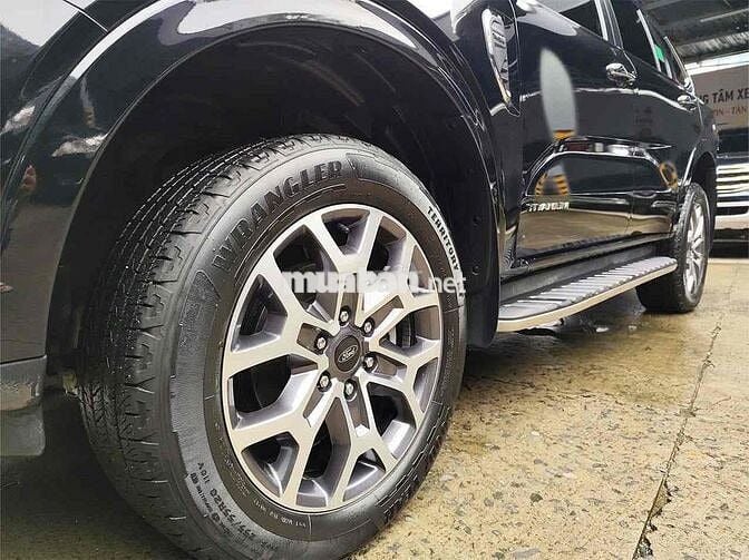 Ford Everest 2023 Titanium 2.0 AT 4x2 - 28000 km