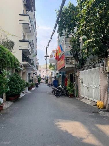 Cho thuê nhà mới H4m An Dương Vương,P8,Q5. 4 dài 18m, 2 Lầu .Giá 22 Tr