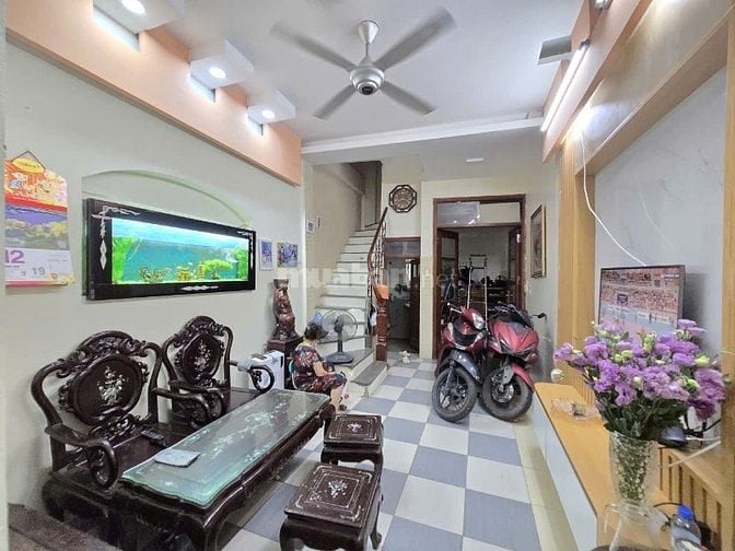 Bán nhà phố Bạch Mai gần TTTM Chợ Mơ, Dt 40m2, 4t, giá nhỉnh 5 tỷ.