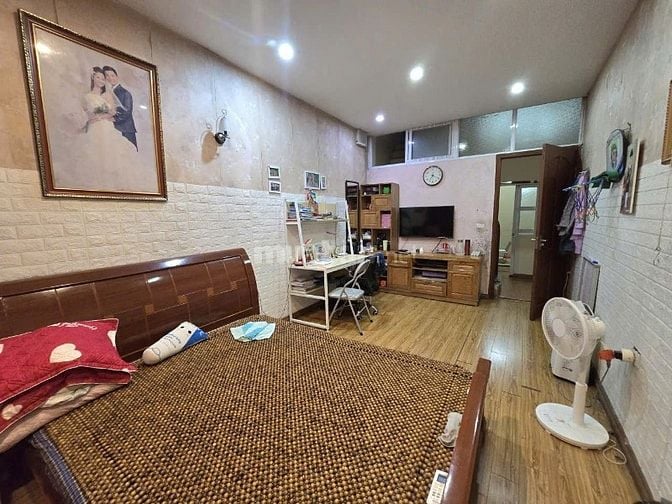 Bán nhà phố Bạch Mai gần TTTM Chợ Mơ, Dt 40m2, 4t, giá nhỉnh 5 tỷ.