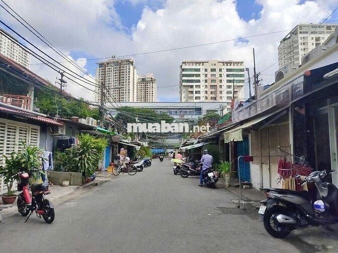 Cho Thuê Nhà Suốt Đường Bến Vân Đồn, Quận 4 ( Kho / Xưởng - 8x15m )