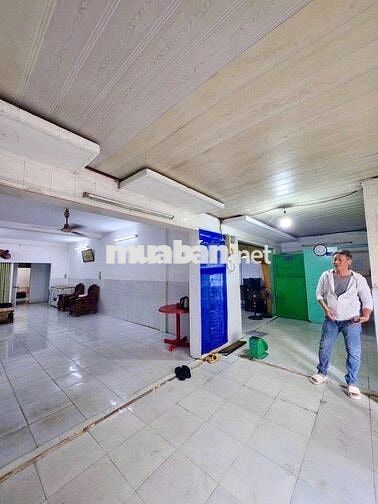 Cho Thuê Nhà Suốt Đường Bến Vân Đồn, Quận 4 ( Kho / Xưởng - 8x15m )