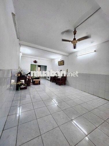 Cho Thuê Nhà Suốt Đường Bến Vân Đồn, Quận 4 ( Kho / Xưởng - 8x15m )