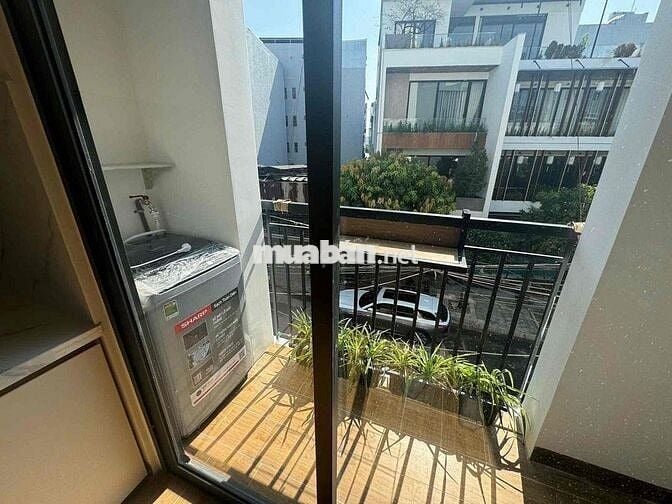 TRỐNG LẠI CHDV BAN CÔNG 40M2 - NGAY CHỢ BÀ CHIỂU