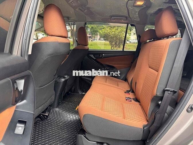 Toyota Innova 2016 2.0E - 48000 km