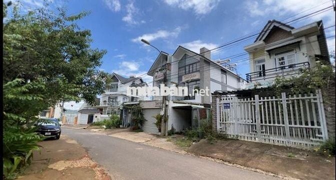 Nhà rộng thoáng –Đường rông 7m– Sổ hồng –P12 Đà Lạt – 120m² – 4tỷ500