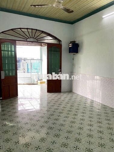 Căn nhà cấp 4 ngay sau chợ thới tứ thới tamthôn giá 720 triệu sổ riêng