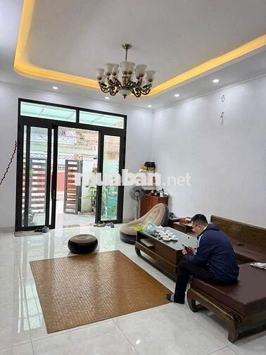 CẦN BÁN NHÀ CỰ KHỐI LONG BIÊN HÀ NỘI.