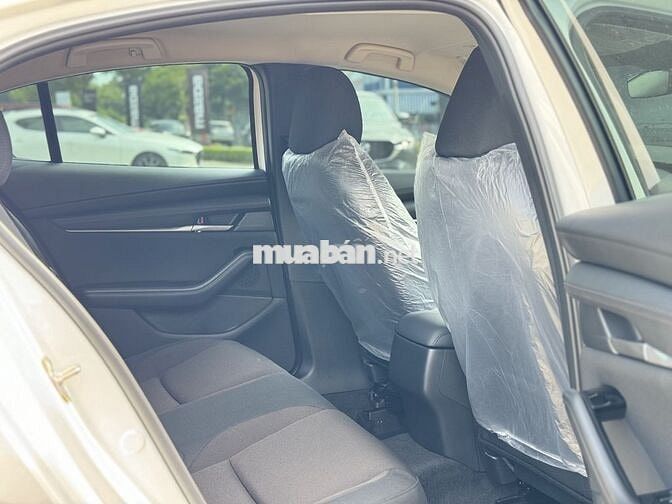 MAZDA 3 DELUXE ƯU ĐÃI HOT 1 NĂM BẢO HIỂM THÂN XE