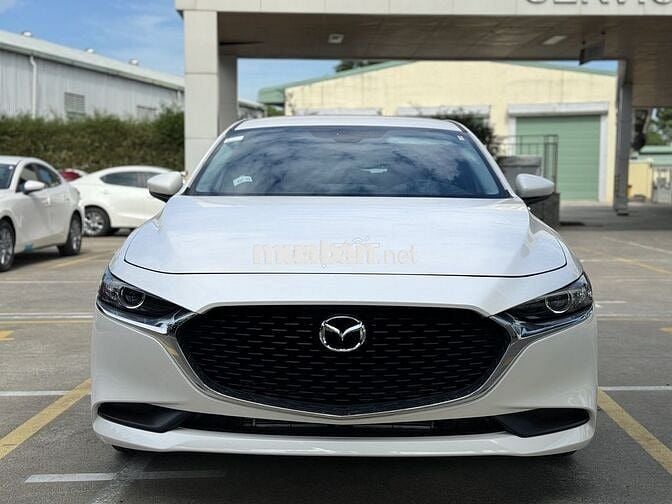 MAZDA 3 DELUXE ƯU ĐÃI HOT 1 NĂM BẢO HIỂM THÂN XE