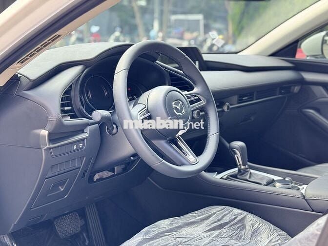 MAZDA 3 DELUXE ƯU ĐÃI HOT 1 NĂM BẢO HIỂM THÂN XE