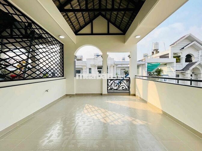 Nhà 3 lầu, 4 PN, HXH khu đồng bộ Quang Trung