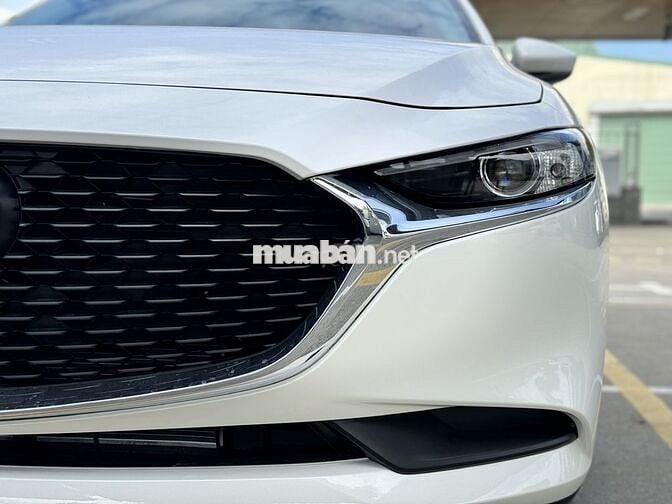 MAZDA 3 DELUXE ƯU ĐÃI HOT 1 NĂM BẢO HIỂM THÂN XE