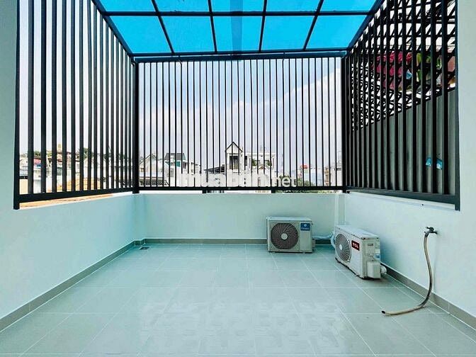 Nhà 3 lầu, 4 PN, HXH khu đồng bộ Quang Trung