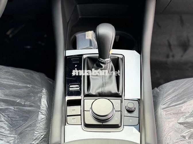 MAZDA 3 DELUXE ƯU ĐÃI HOT 1 NĂM BẢO HIỂM THÂN XE
