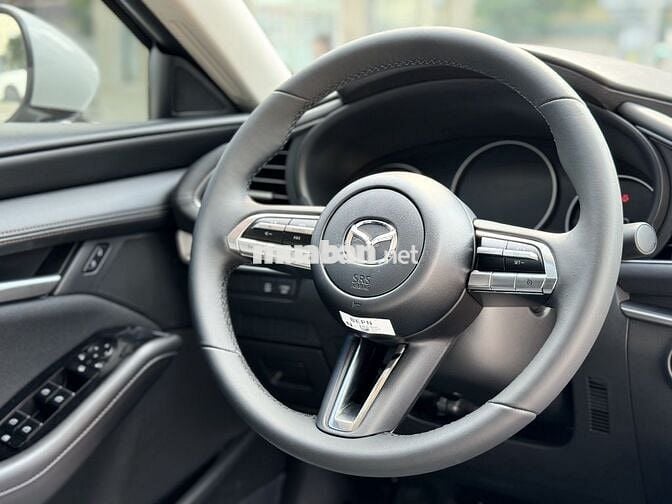 MAZDA 3 DELUXE ƯU ĐÃI HOT 1 NĂM BẢO HIỂM THÂN XE