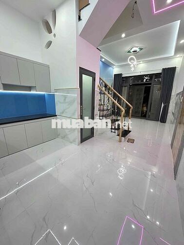 Nhà ngay Chiến Lược -DT4x10- đúc 3 tầng- hẻm 4m - chỉ 4.xtỷ