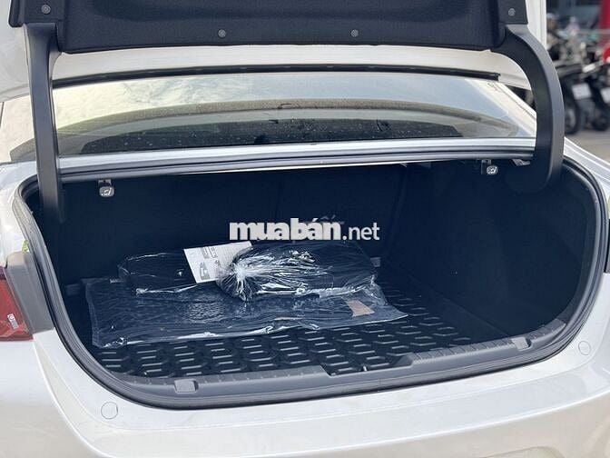 MAZDA 3 DELUXE ƯU ĐÃI HOT 1 NĂM BẢO HIỂM THÂN XE