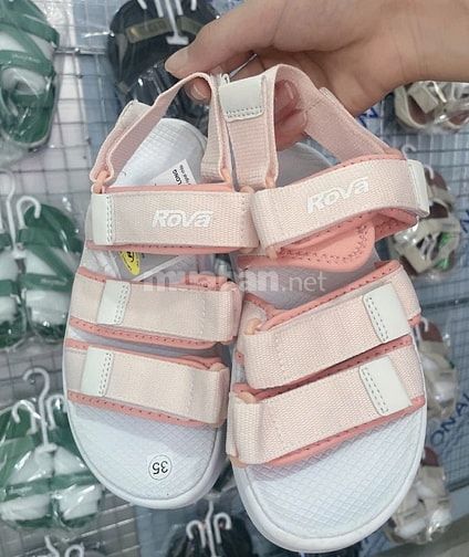 Giày sandal giá rẻ Trần Linh. 