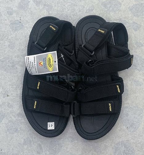 Giày sandal giá rẻ Trần Linh. 