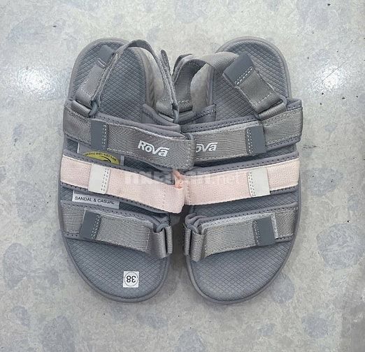 Giày sandal giá rẻ Trần Linh. 